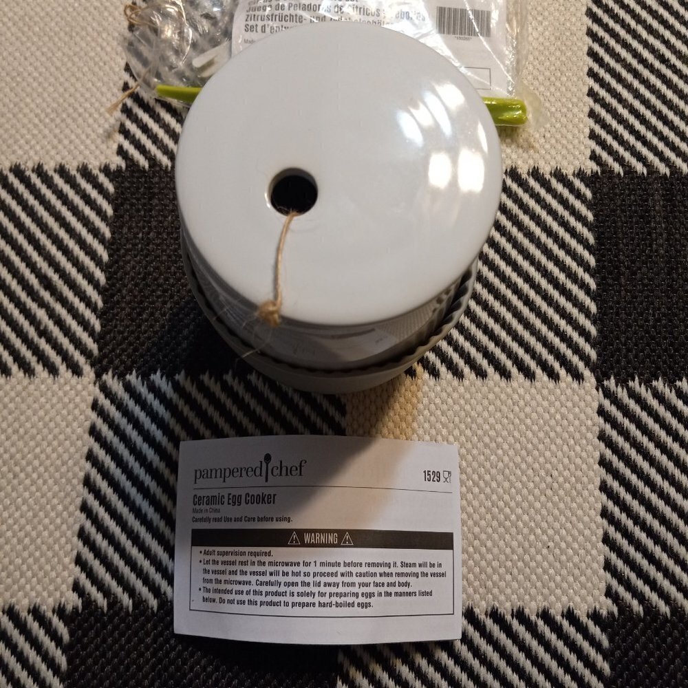 Pampered Chef Ceramic Egg Cooker and Citrus and Onion Peeler set - Picture 3 of 6